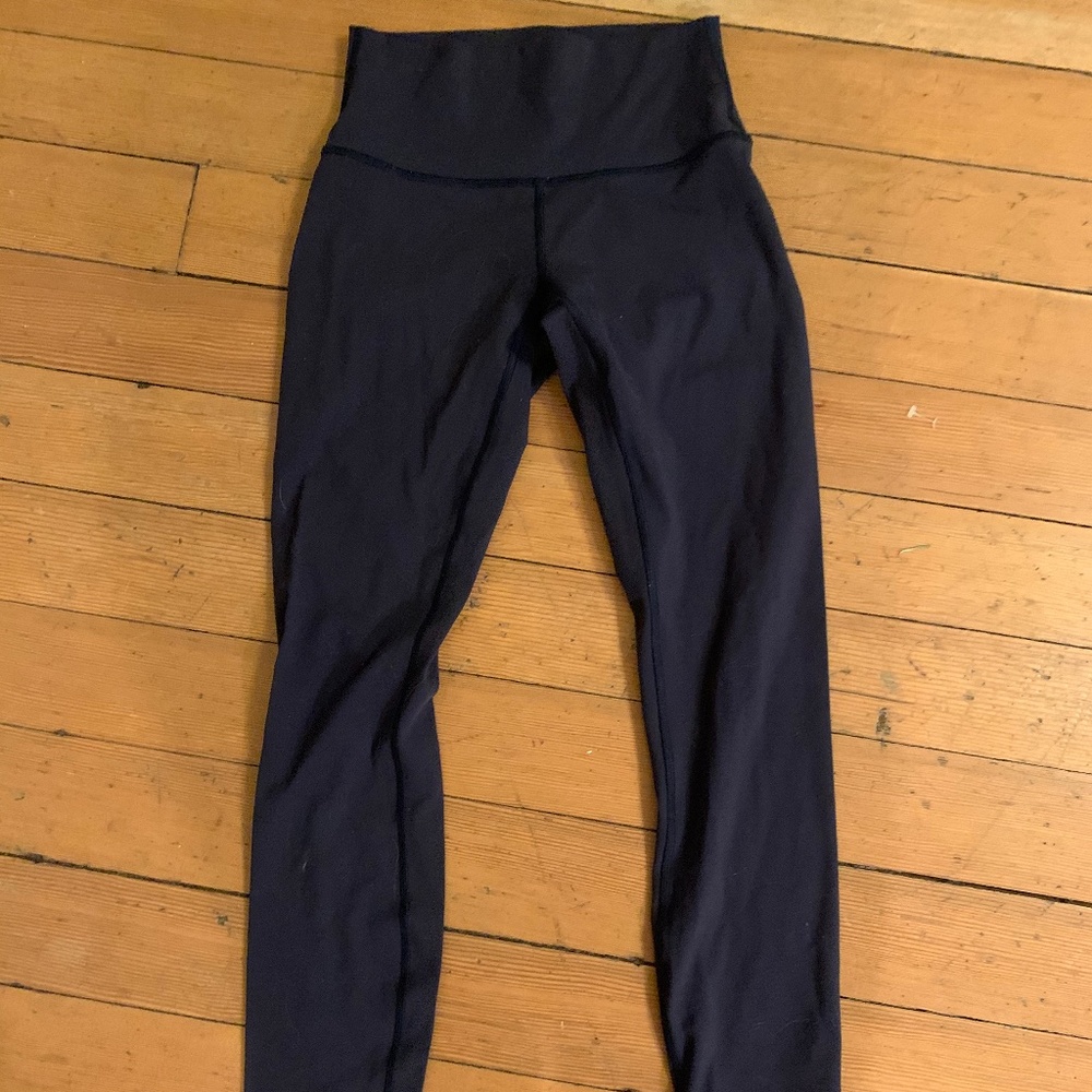 7/8 navy Lululemon wunder under pants